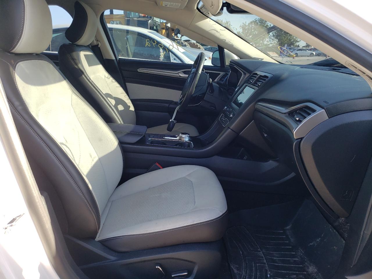 Photo 5 from auction – 2019 FORD FUSION SE with VIN 3FA6P0HD5KR127901