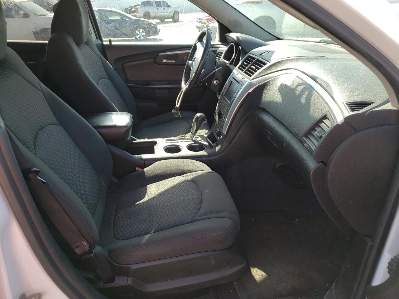 Photo 5 from auction – 2010 CHEVROLET TRAVERSE L with VIN 1GNLRFED3AS142423