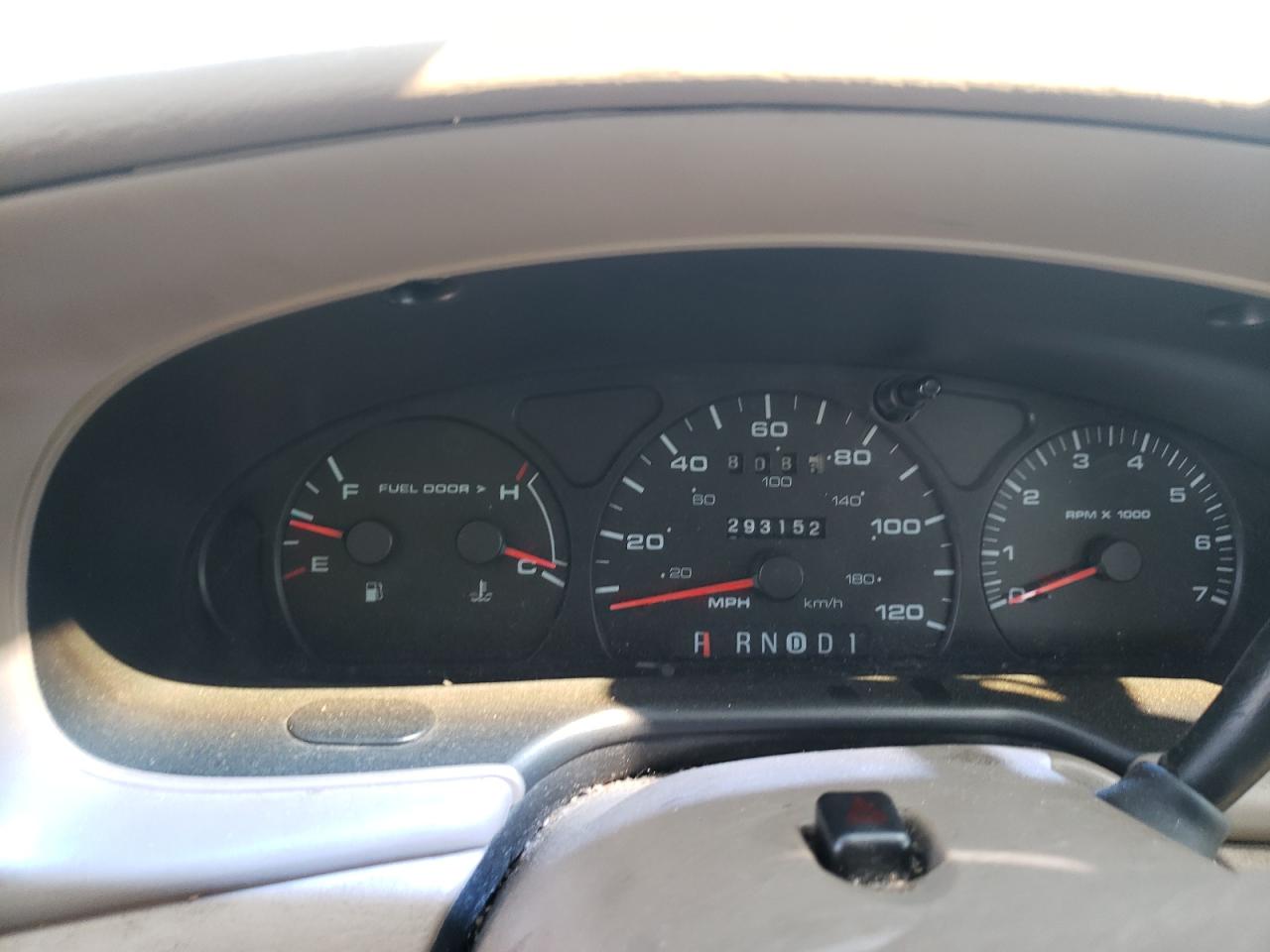 Photo 8 from auction – 2003 FORD TAURUS SES with VIN 1FAFP55U53A106611
