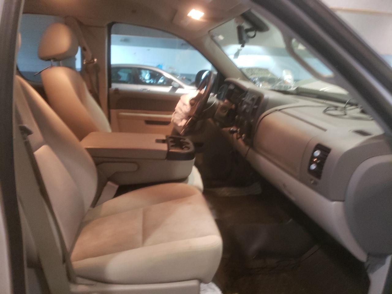 Photo 5 from auction – 2013 CHEVROLET SILVERADO with VIN 1GCRKSE08DZ177273