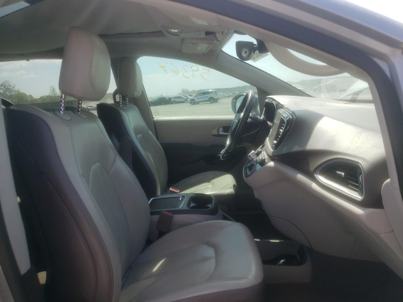 Photo 19 from auction – 2018 CHRYSLER PACIFICA T with VIN 2C4RC1EG2JR132484