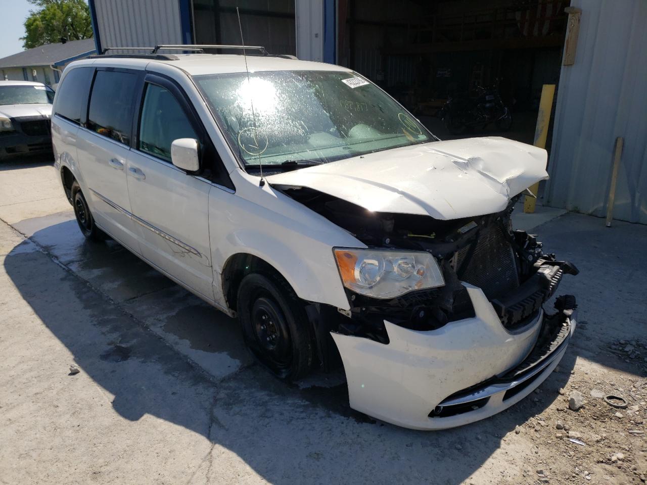 CHRYSLER TOWN & COU 2011 with VIN 2A4RR5DG2BR664658 - Photo from auction