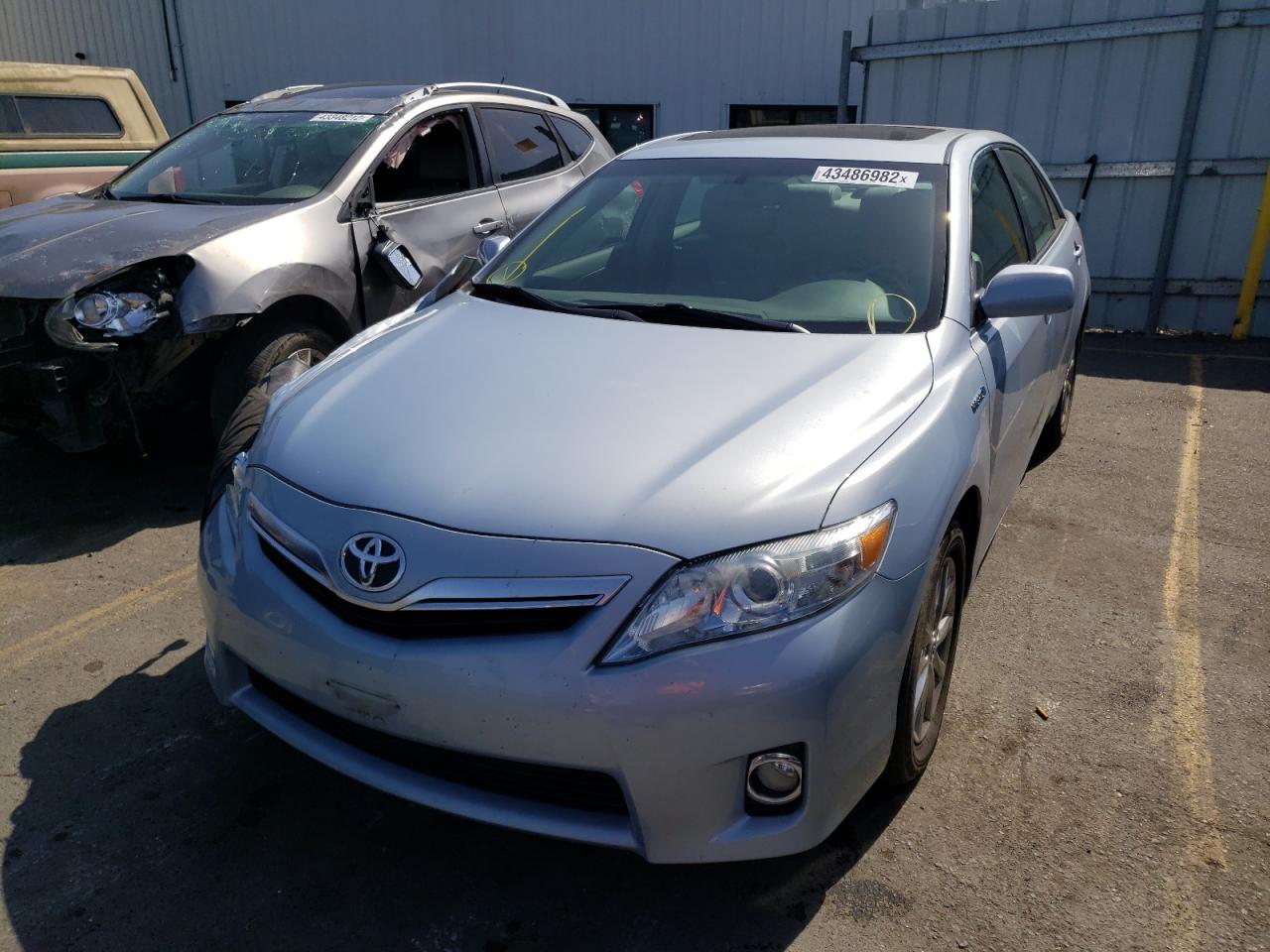 Photo 2 from auction – 2011 TOYOTA CAMRY HYBR with VIN 4T1BB3EK5BU127980