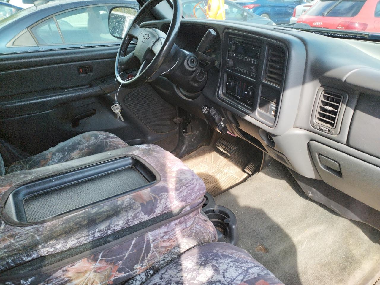 Photo 9 from auction – 2004 CHEVROLET silverado with VIN 1GCGK29U14Z168046