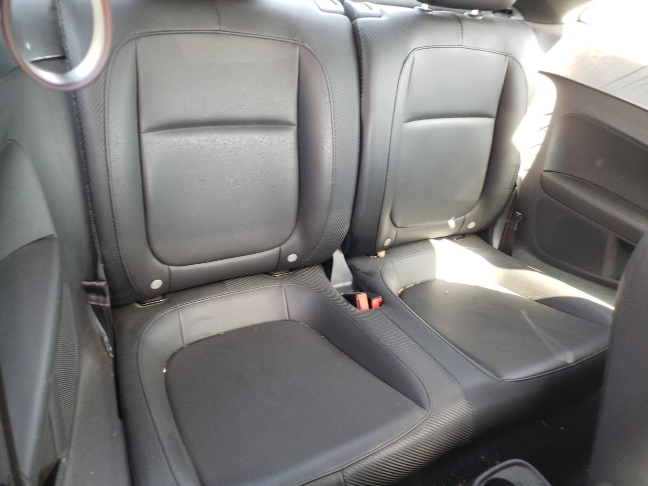 Photo 6 from auction – 2012 VOLKSWAGEN BEETLE with VIN 3VWJP7AT7CM633255