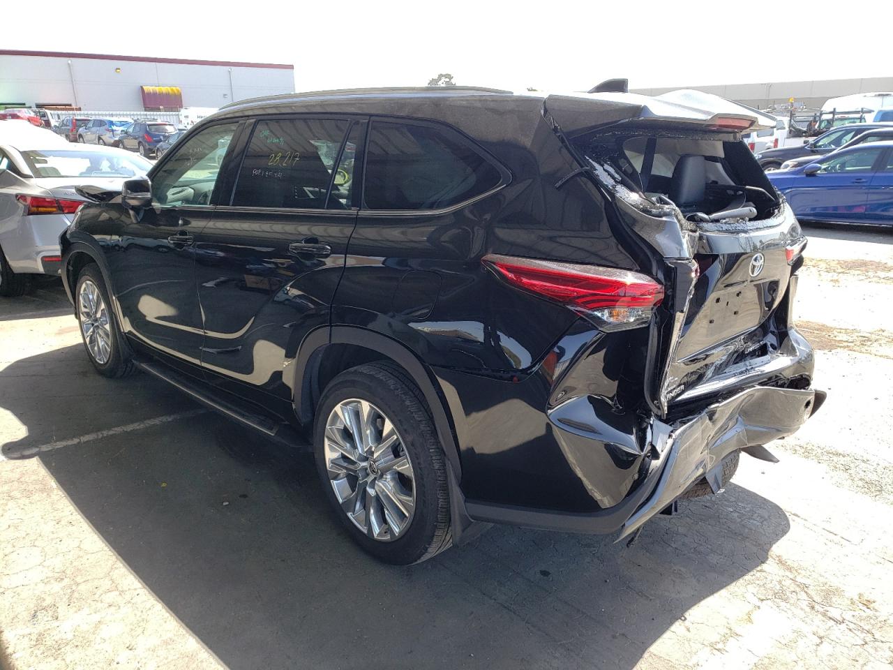 Photo 3 from auction – 2020 TOYOTA HIGHLANDER with VIN 5TDDZRBH9LS001731