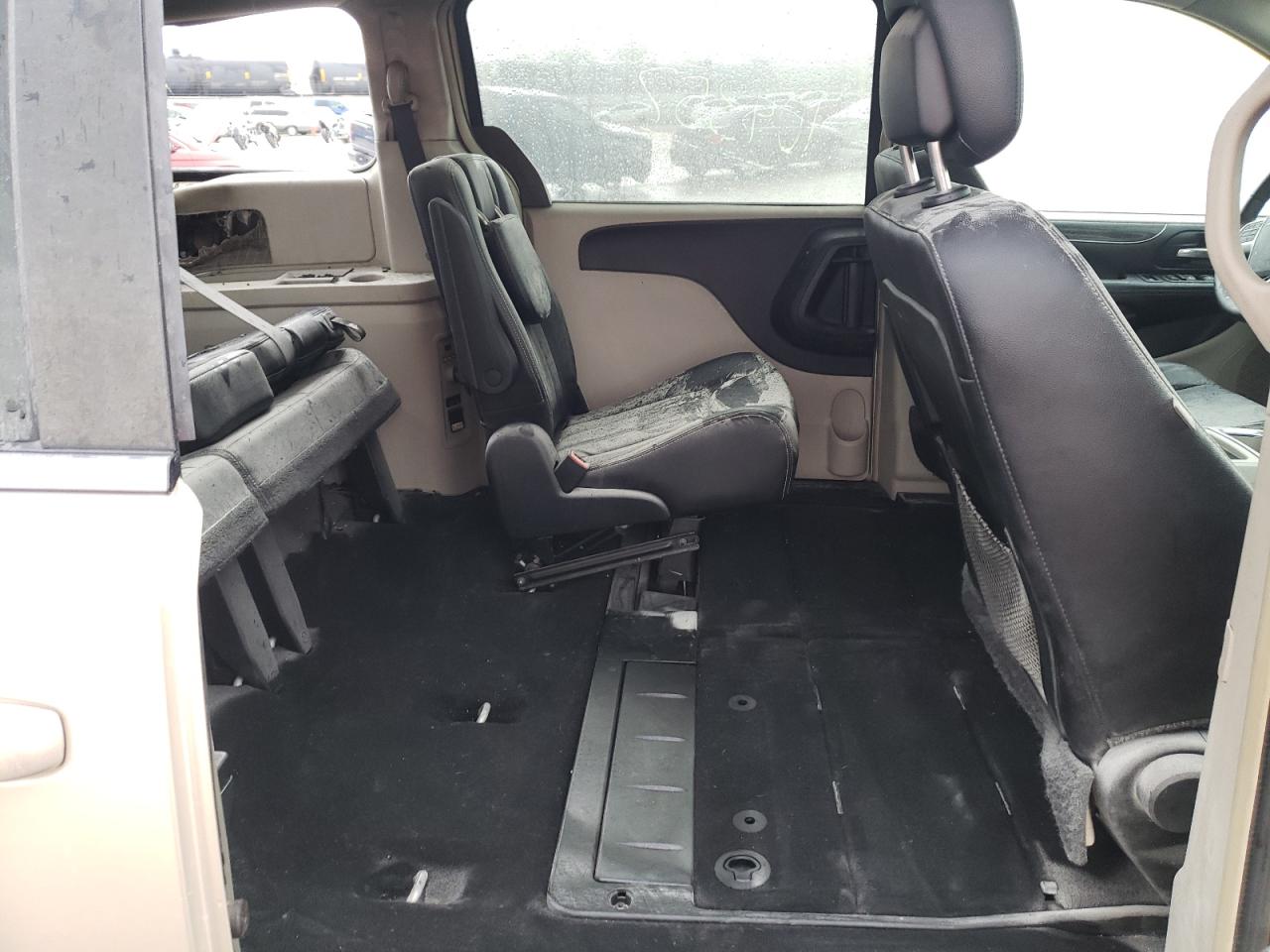 Photo 6 from auction – 2014 CHRYSLER TOWN & COU with VIN 2C4RC1BG8ER397680