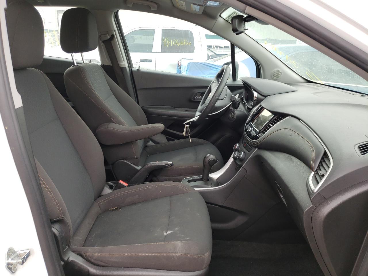 Photo 5 from auction – 2018 CHEVROLET TRAX LS with VIN KL7CJKSB7JB724467