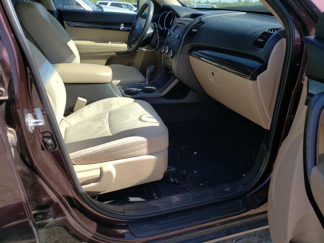 Photo 5 from auction – 2011 KIA SORENTO BA with VIN 5XYKT4A10BG118934