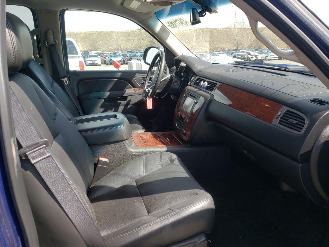 Photo 5 from auction – 2013 CHEVROLET AVALANCHE with VIN 3GNTKGE77DG173917