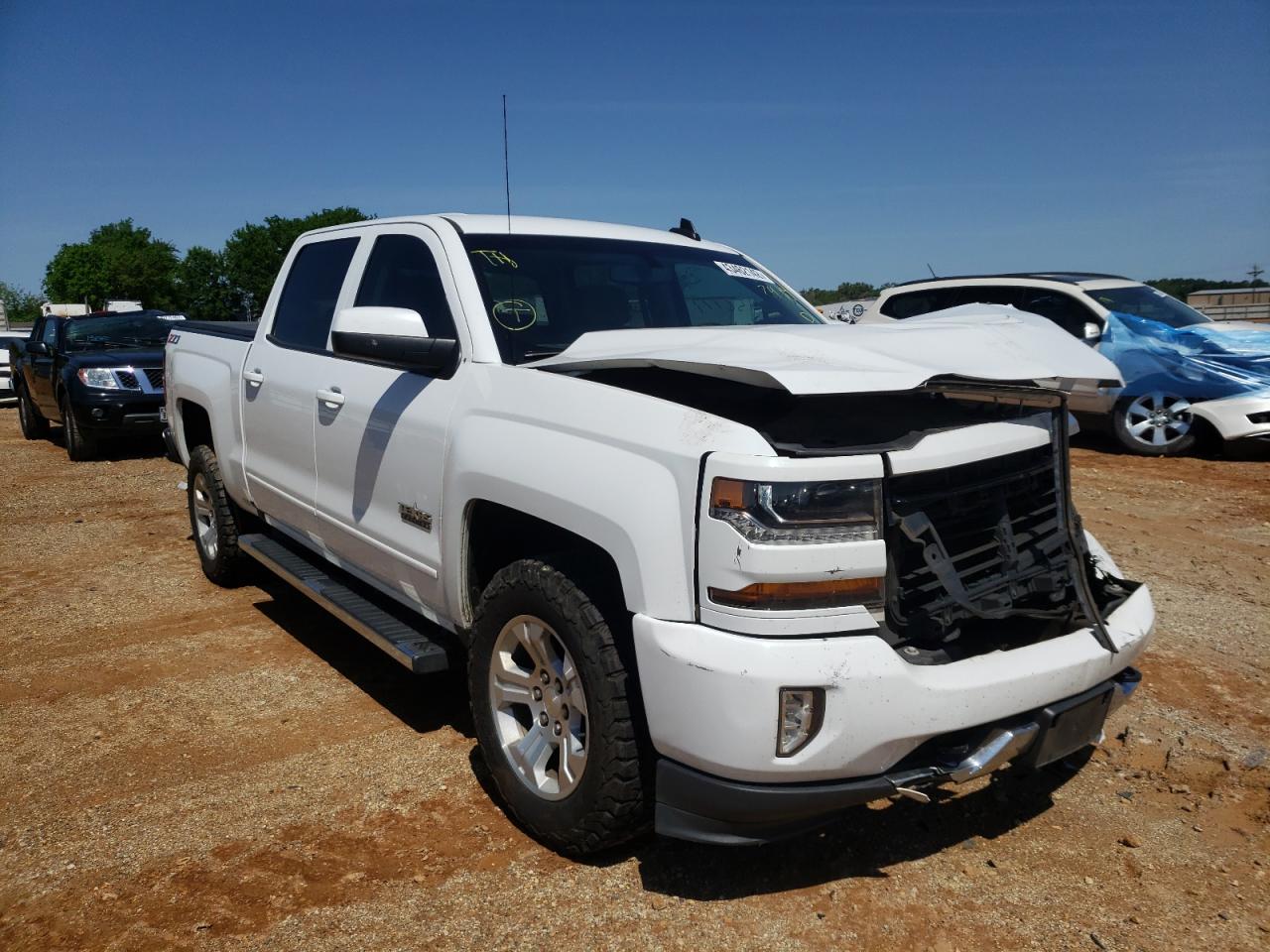 CHEVROLET SILVERADO 2018 with VIN 3GCUKREC8JG617419 - Photo from auction
