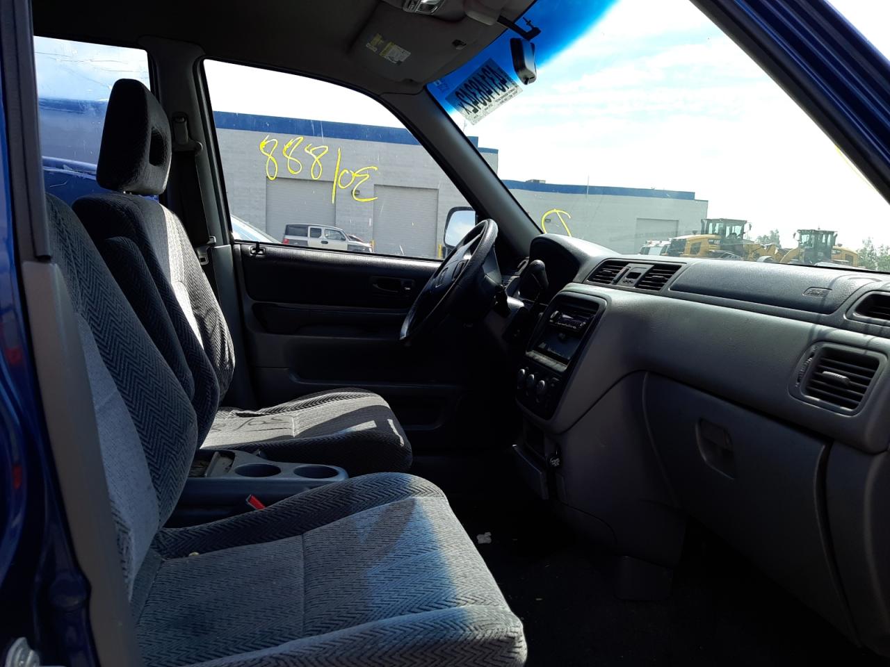 Photo 5 from auction – 1998 HONDA CR-V LX with VIN JHLRD2840WC011248