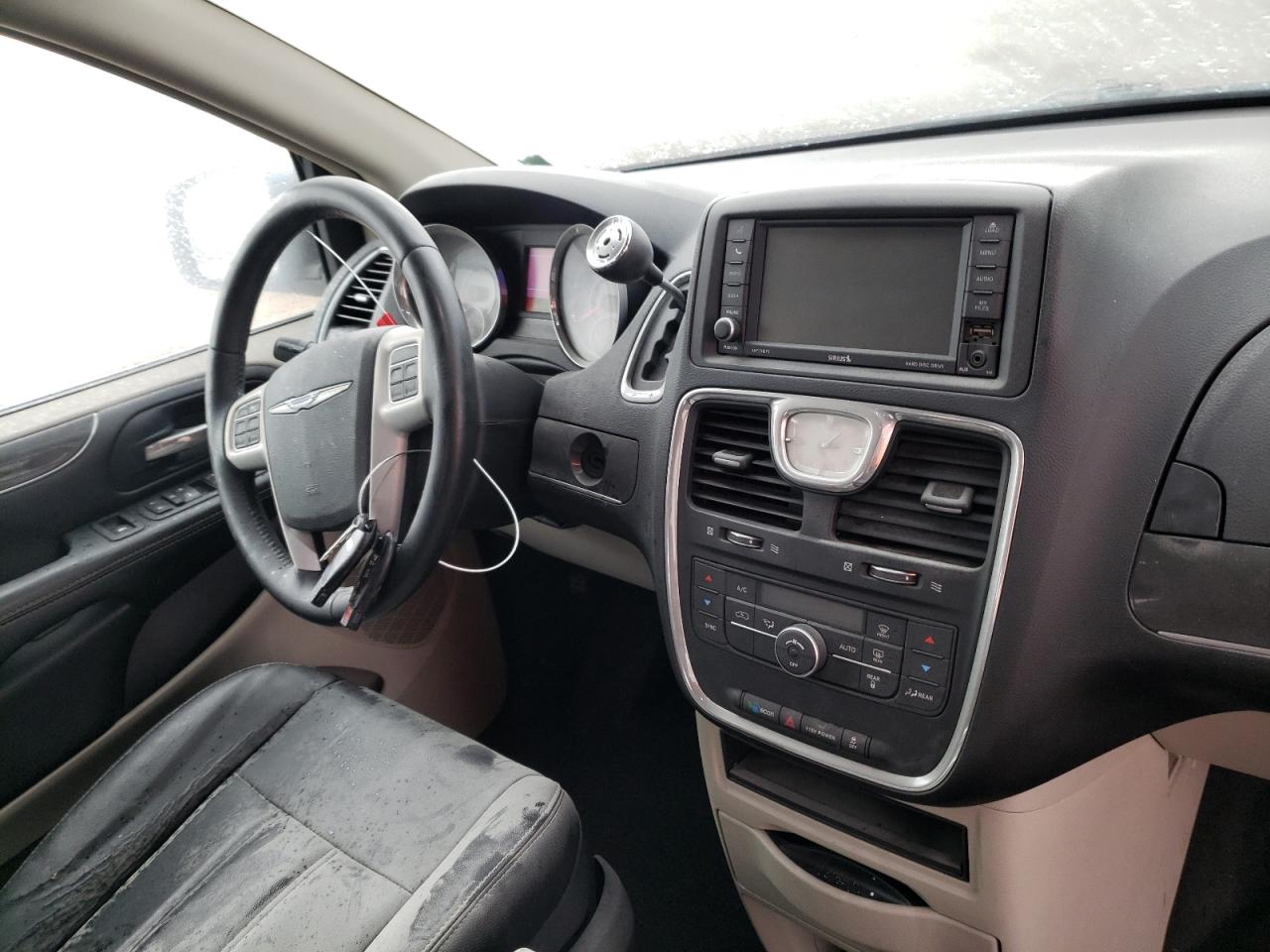 Photo 9 from auction – 2014 CHRYSLER TOWN & COU with VIN 2C4RC1BG8ER397680