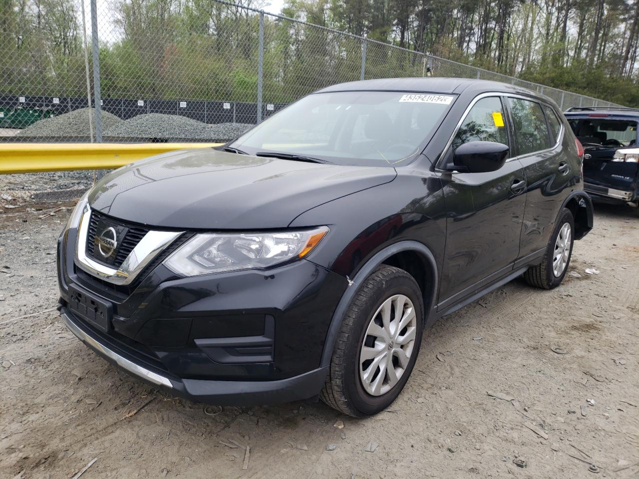 Photo 2 from auction – 2017 NISSAN ROGUE S with VIN KNMAT2MV6HP614924
