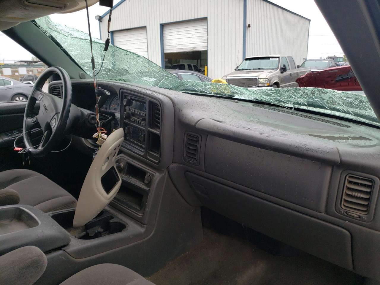 Photo 9 from auction – 2005 GMC NEW SIERRA with VIN 2GTEK13T051178823