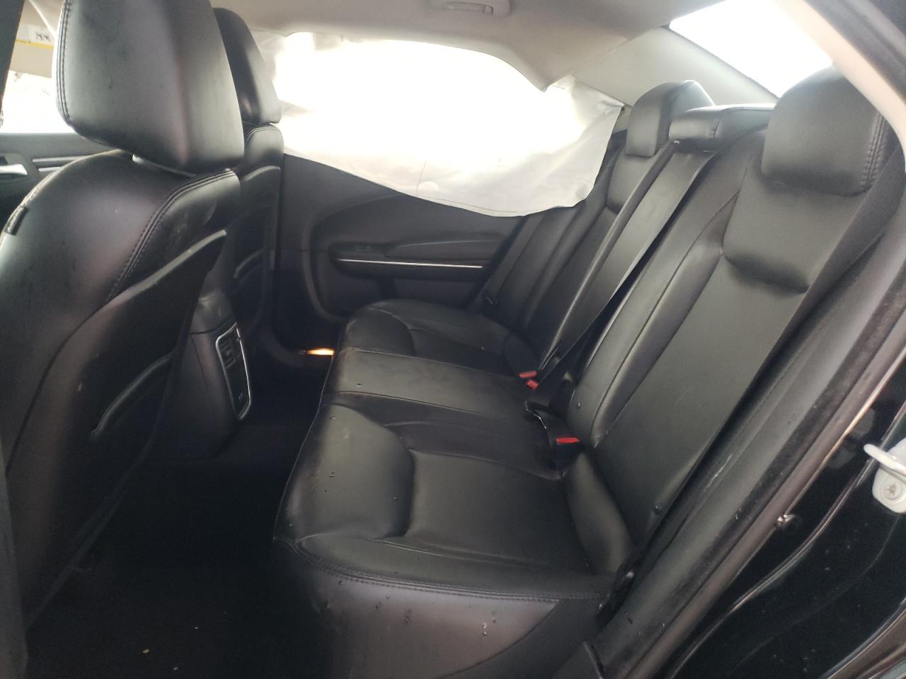 Photo 6 from auction – 2015 CHRYSLER 300 LIMITE with VIN 2C3CCAAG2FH893870