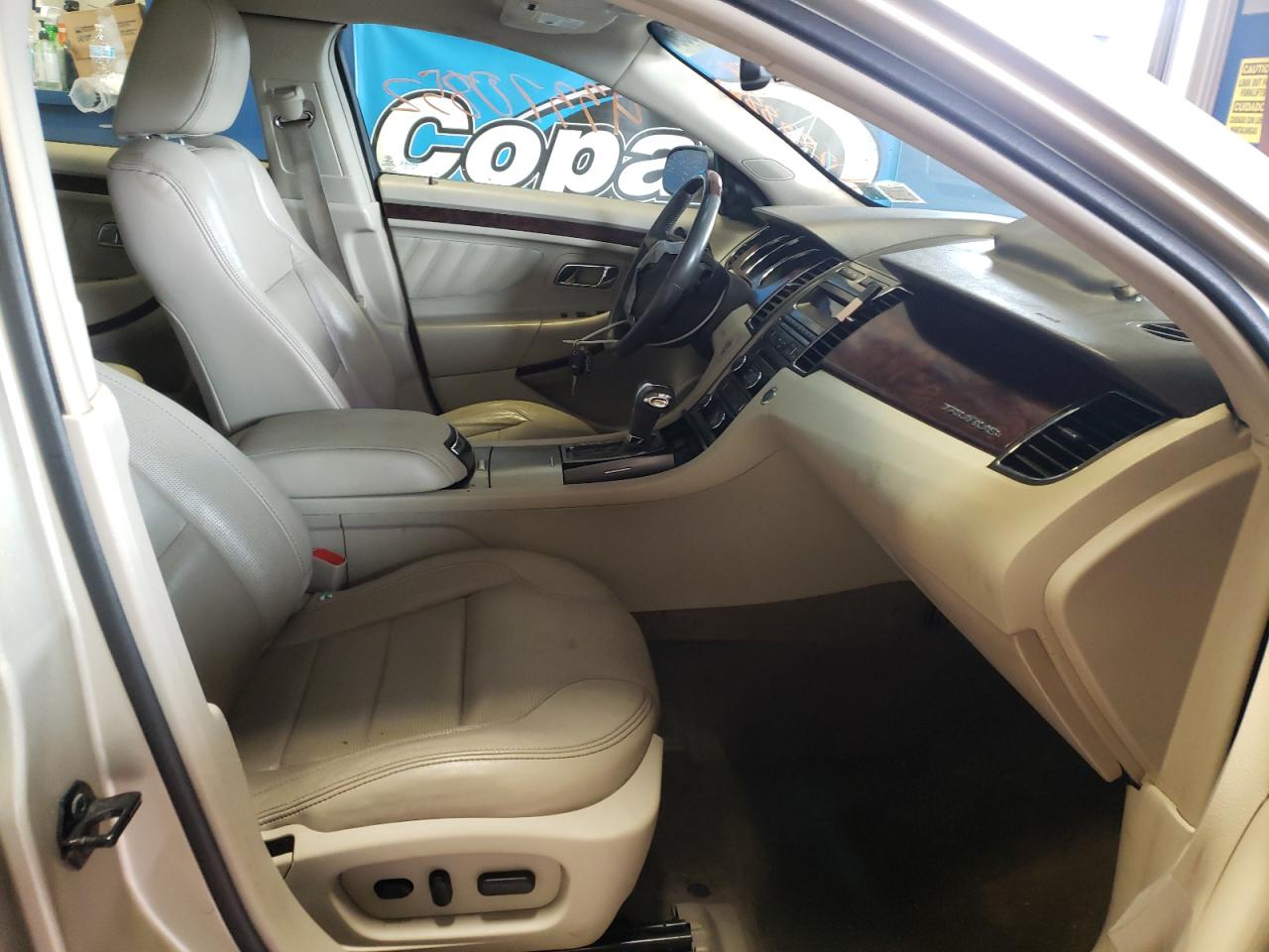 Photo 5 from auction – 2010 FORD TAURUS LIM with VIN 1FAHP2JW1AG143504