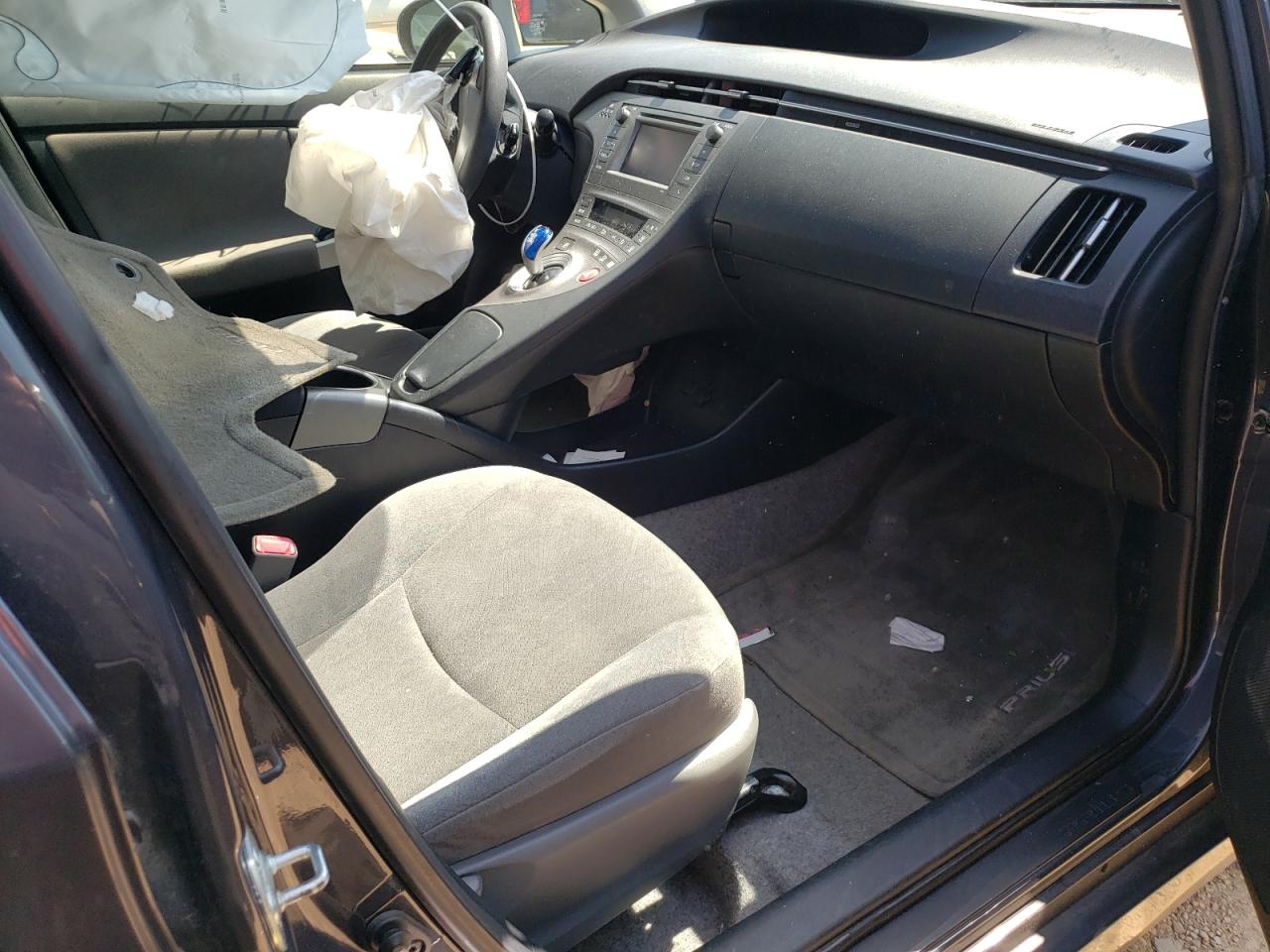 Photo 5 from auction – 2013 TOYOTA PRIUS with VIN JTDKN3DU1D5594647