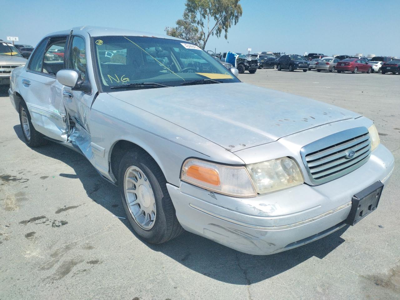 FORD CROWN VICT 1999 with VIN 2FAFP74W8XX158374 - Photo from auction