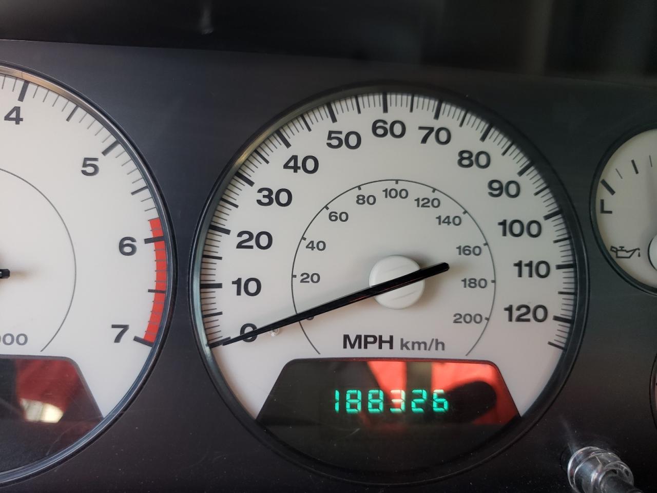 Photo 8 from auction – 2002 JEEP GRAND CHER with VIN 1J8GW58N62C280110