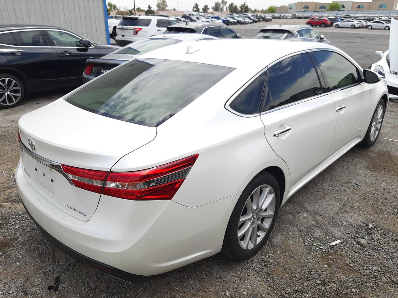 Photo 4 from auction – 2015 TOYOTA AVALON XLE with VIN 4T1BK1EB5FU178485