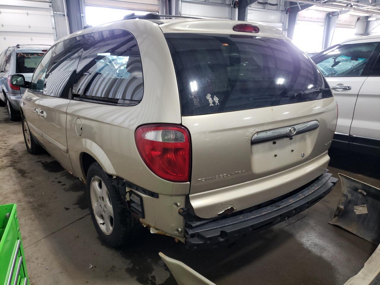 Photo 3 from auction – 2005 CHRYSLER TOWN & COU with VIN 2C4GP54L95R292756