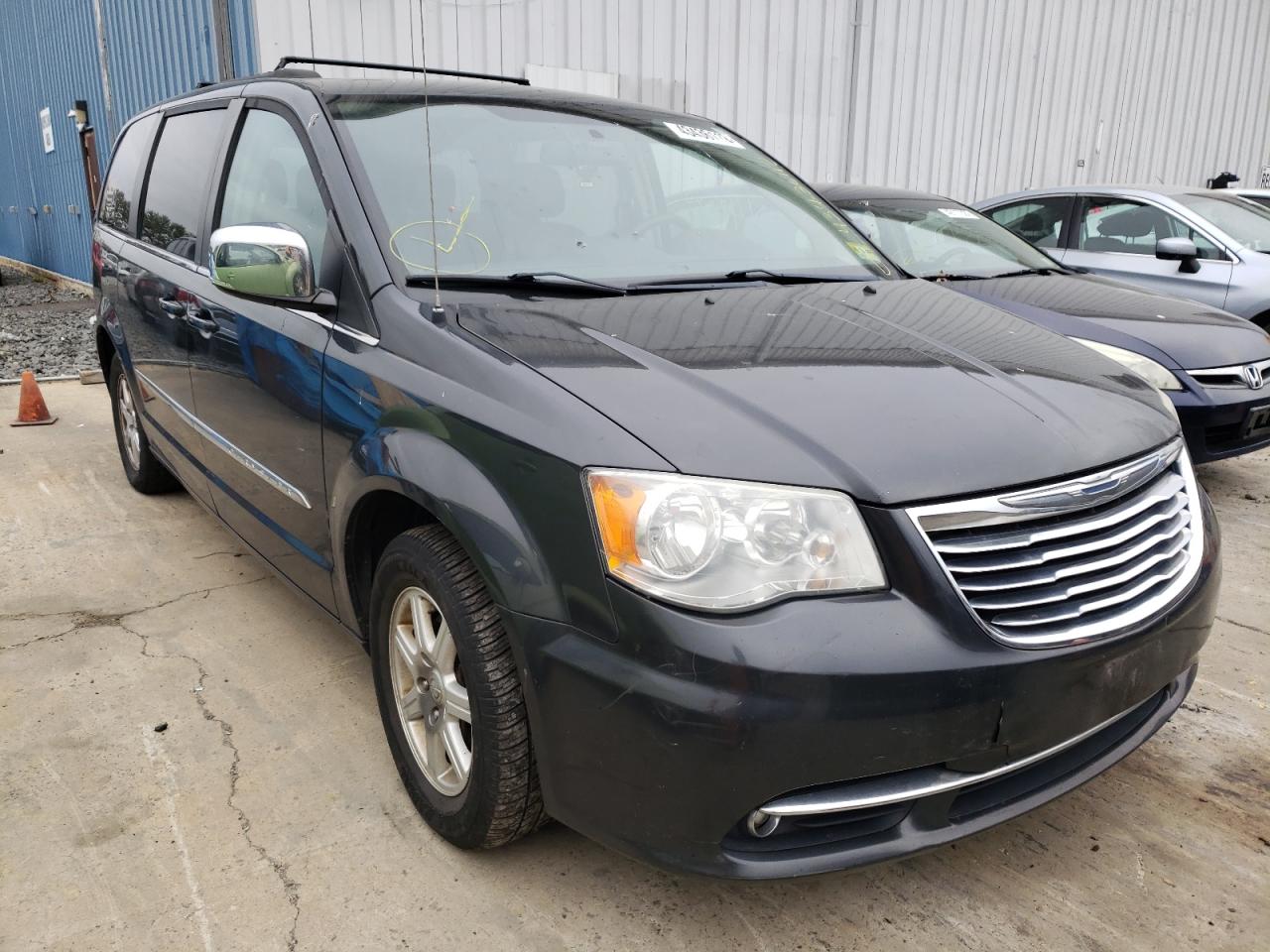 CHRYSLER TOWN & COU 2012 with VIN 2C4RC1CG3CR144097 - Photo from auction