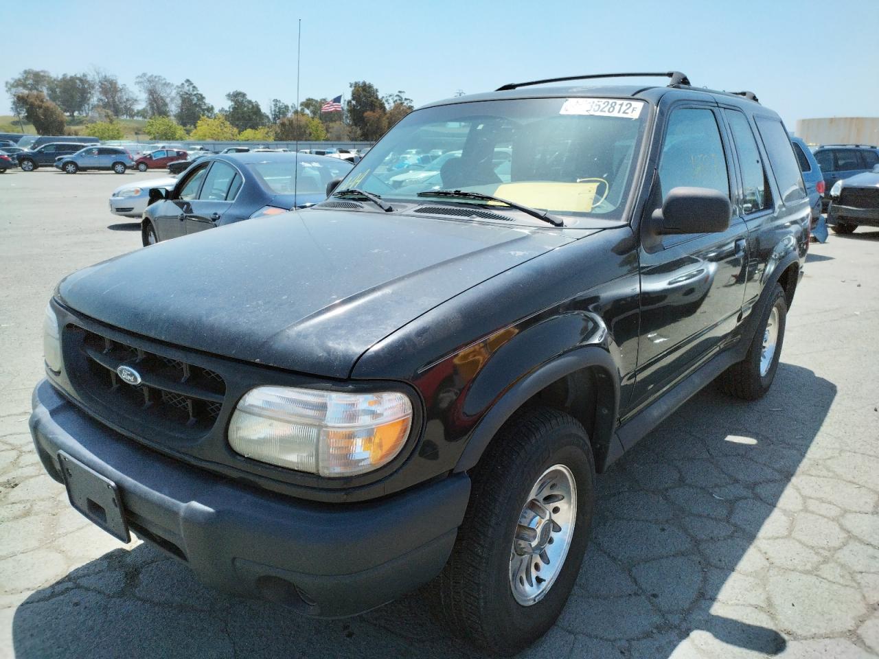 Photo 2 from auction – 2000 FORD EXPLORER S with VIN 1FMYU60E9YUA54676