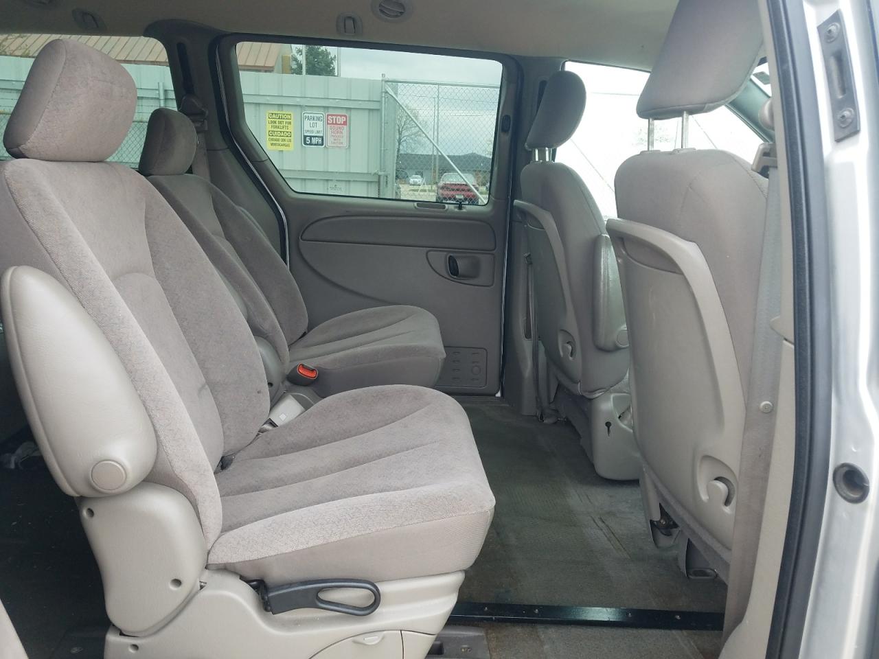 Photo 6 from auction – 2003 DODGE GRAND CARA with VIN 2D4GP44323R251623