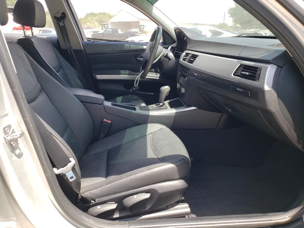 Photo 5 from auction – 2011 BMW 328 I with VIN WBAPH7C58BE461778