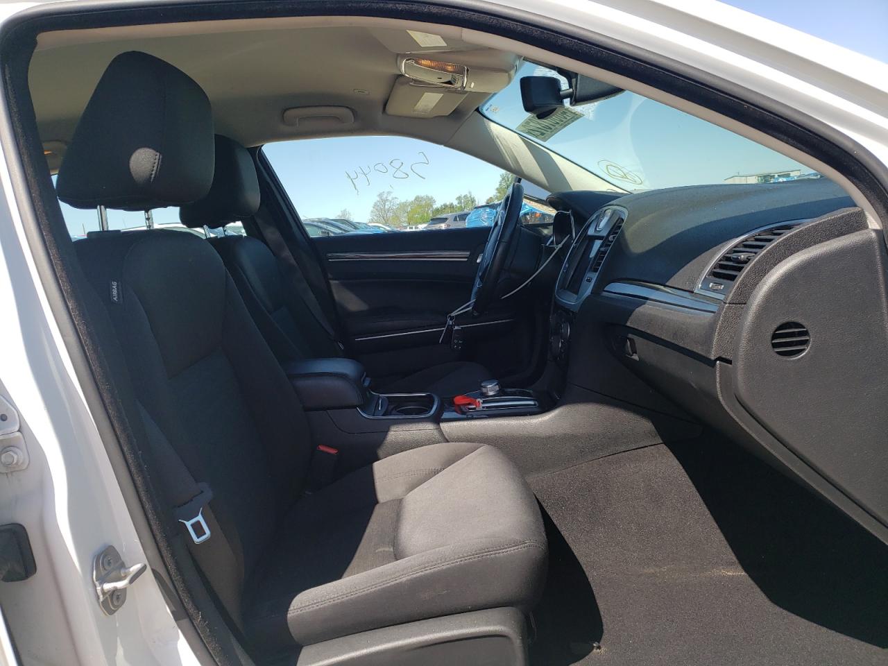 Photo 5 from auction – 2019 CHRYSLER 300 TOURIN with VIN 2C3CCAAG8KH684210