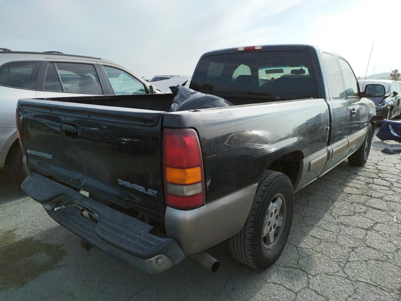 Photo 4 from auction – 2001 CHEVROLET SILVERADO with VIN 2GCEC19T111373523