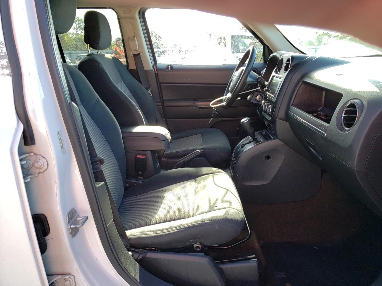 Photo 5 from auction – 2014 JEEP PATRIOT LA with VIN 1C4NJPFB0ED563893
