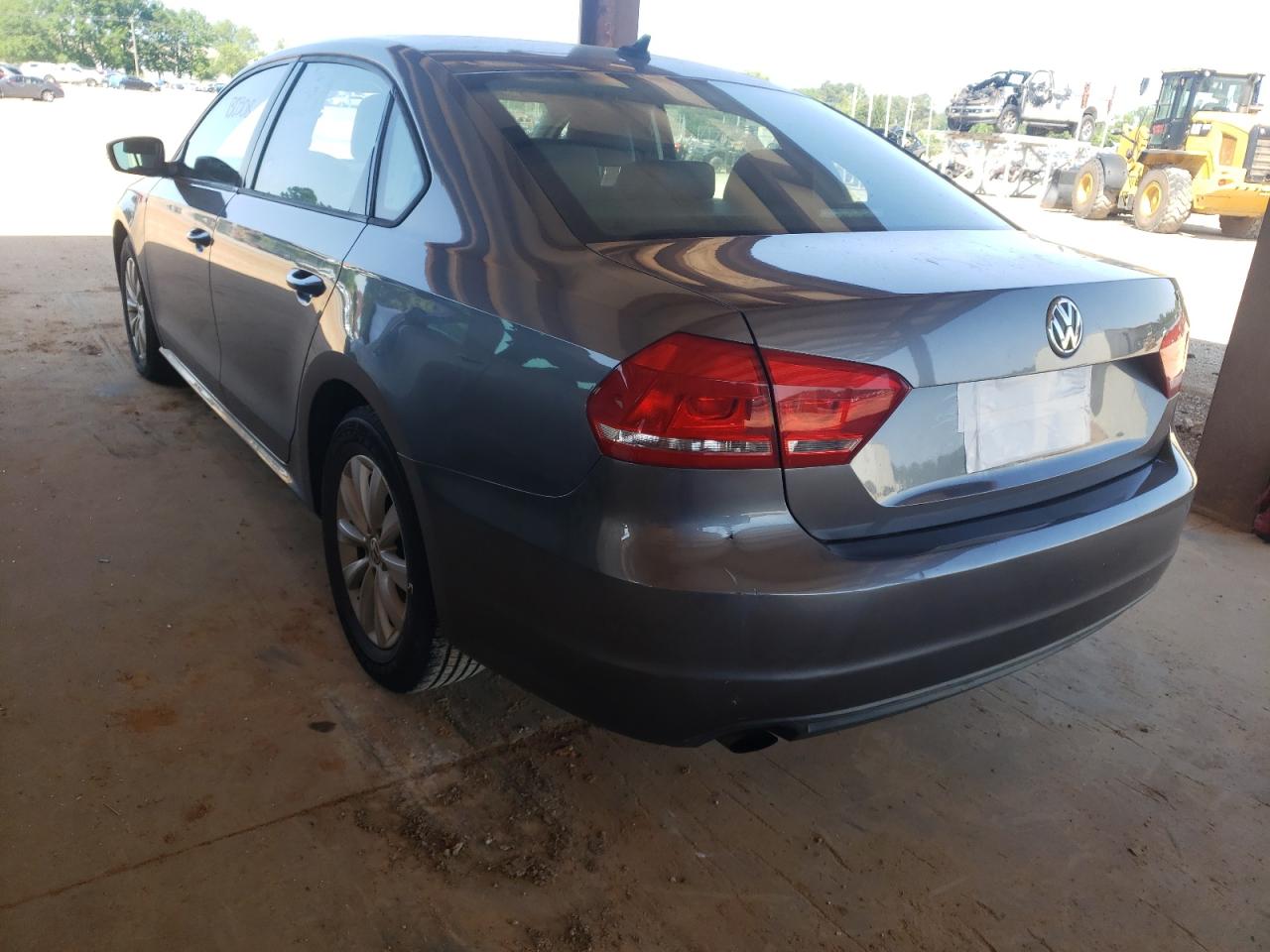 Photo 3 from auction – 2015 VOLKSWAGEN PASSAT S with VIN 1VWAT7A30FC094155