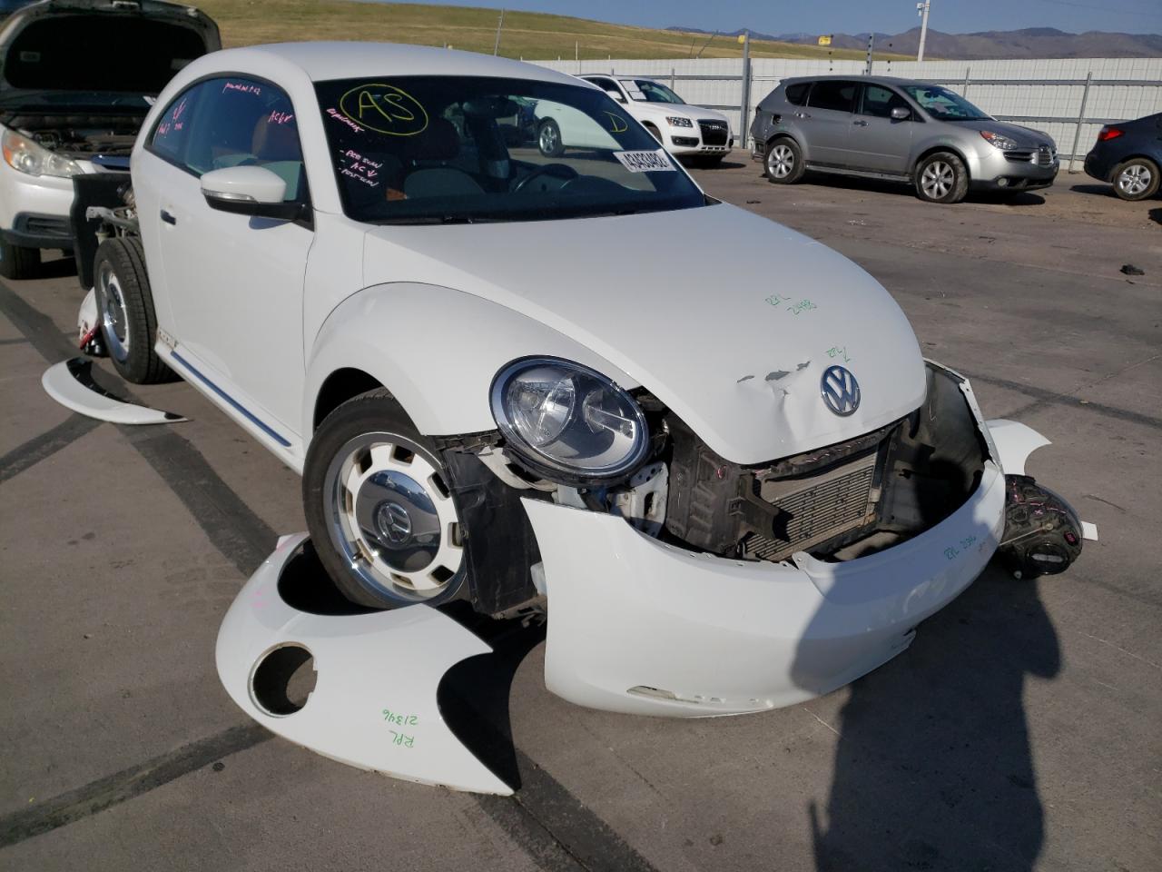 VOLKSWAGEN BEETLE 2015 with VIN 3VWF17AT8FM653123 - Photo from auction