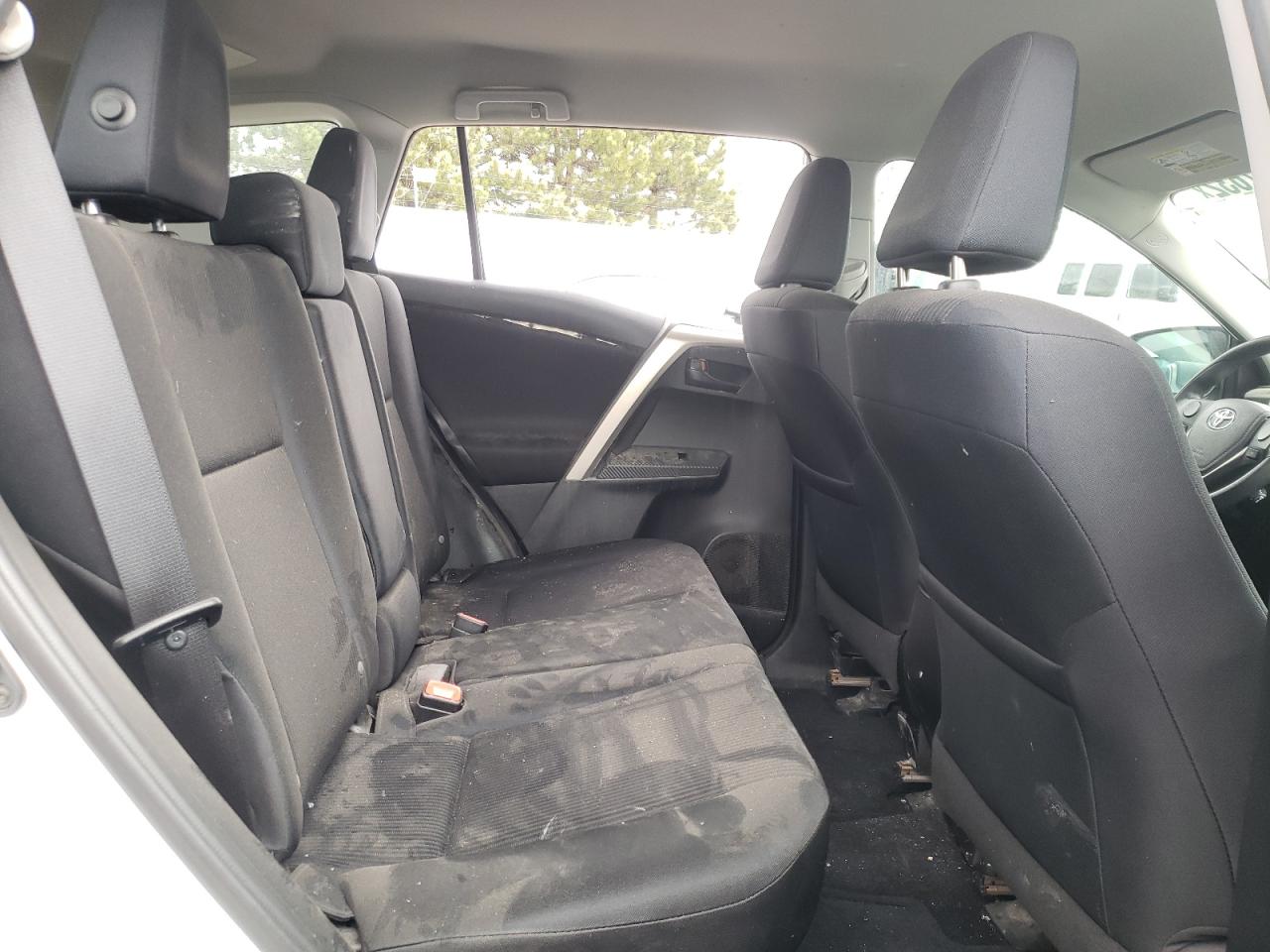 Photo 6 from auction – 2015 TOYOTA RAV4 LE with VIN 2T3BFREV9FW369993