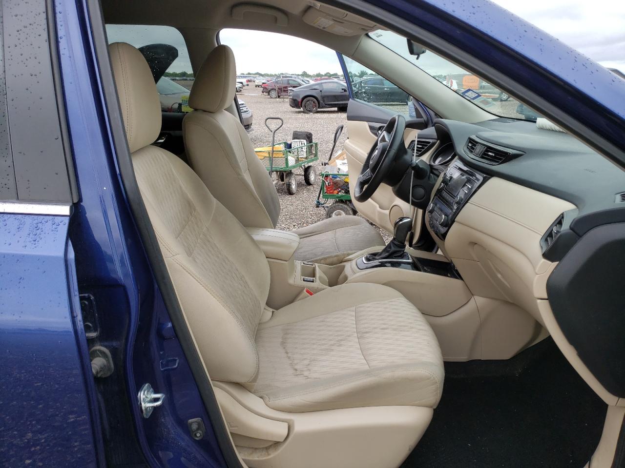 Photo 5 from auction – 2017 NISSAN ROGUE S with VIN 5N1AT2MT6HC821654