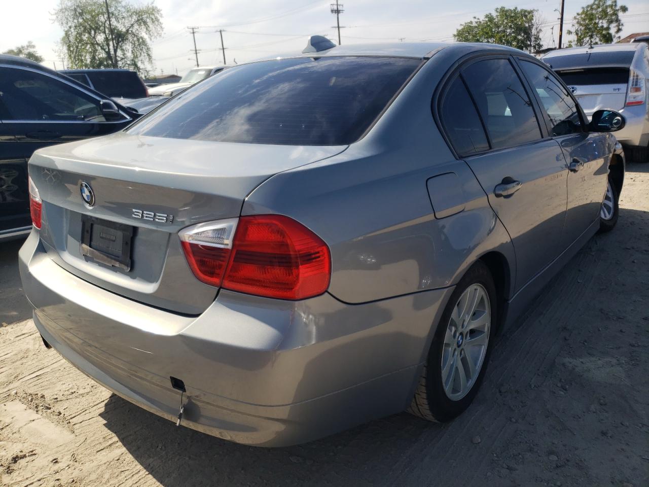 Photo 4 from auction – 2006 BMW 325 I with VIN WBAVB13516KX41698