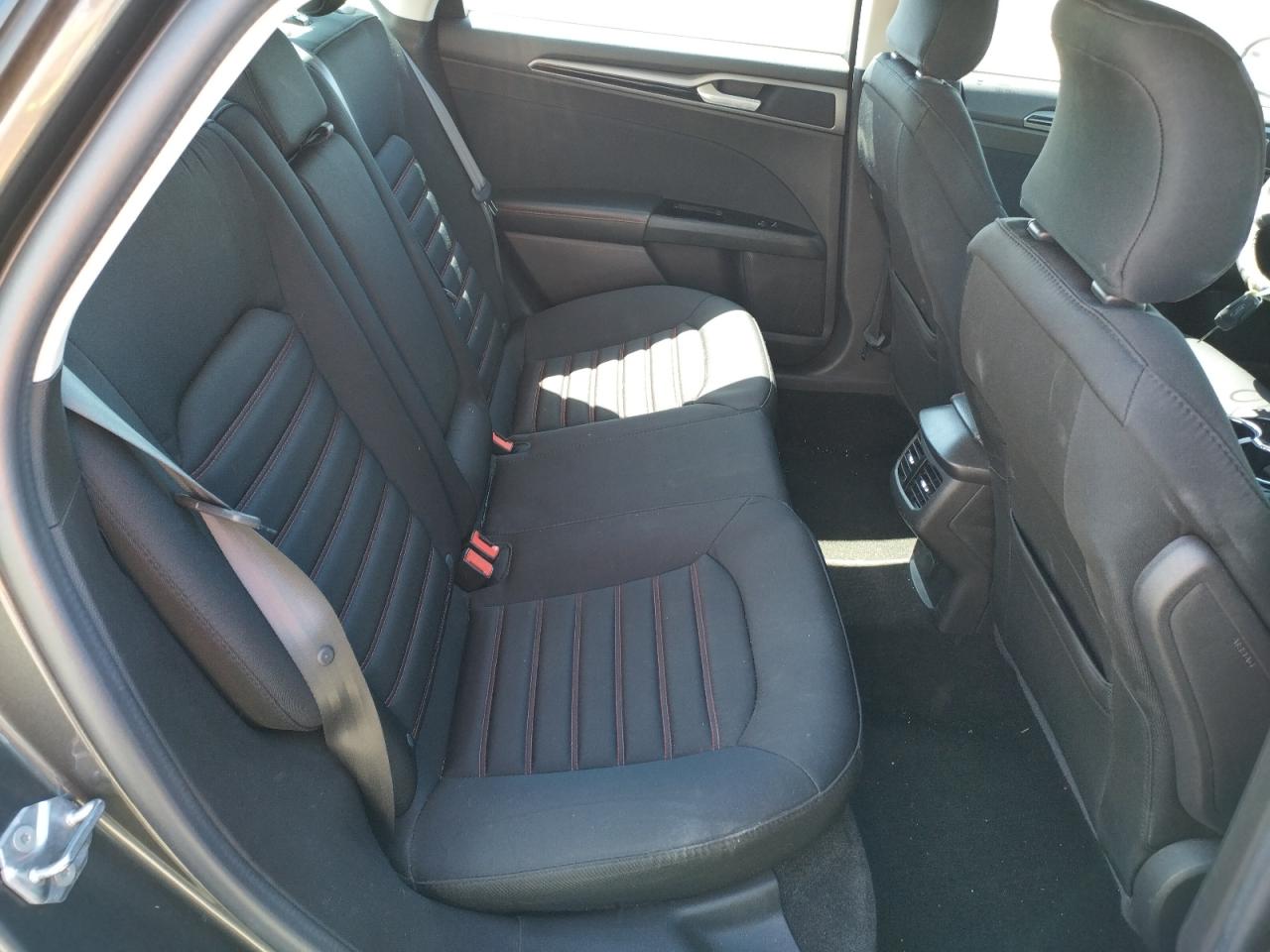 Photo 6 from auction – 2016 FORD FUSION SE with VIN 3FA6P0HD9GR306286