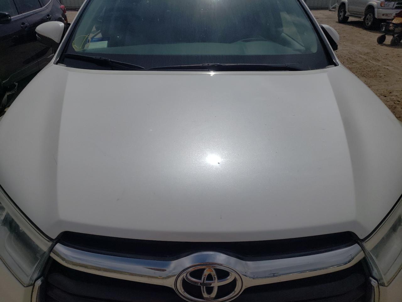 Photo 7 from auction – 2016 TOYOTA HIGHLANDER with VIN 5TDJKRFH6GS293328