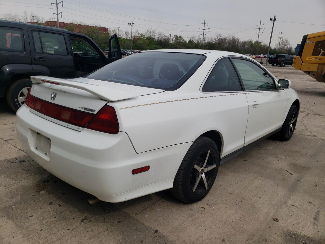 Photo 4 from auction – 2002 HONDA ACCORD with VIN 1HGCG32002A025132