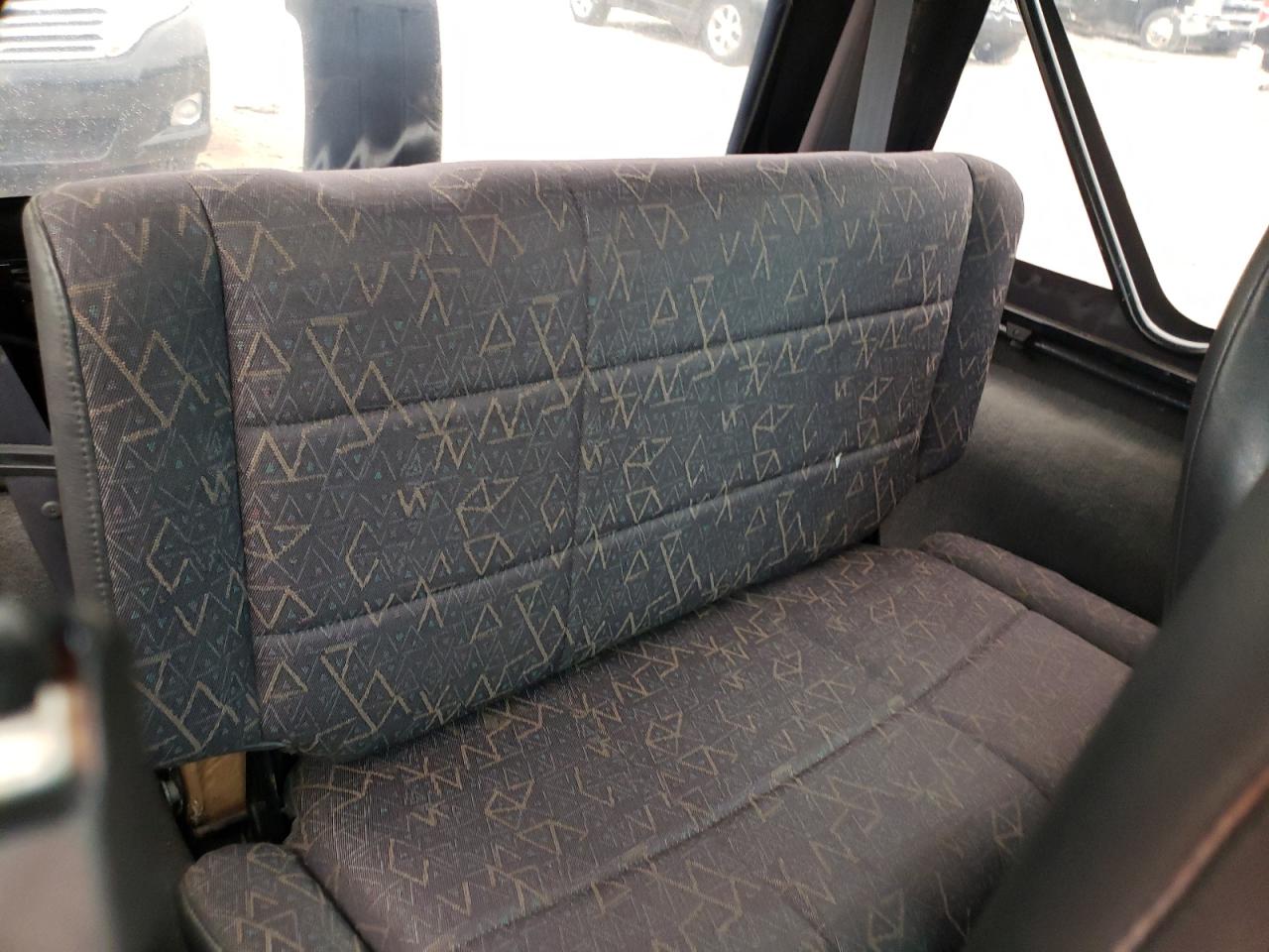 Photo 6 from auction – 2001 JEEP WRANGLER with VIN 1J4FA49S31P312349
