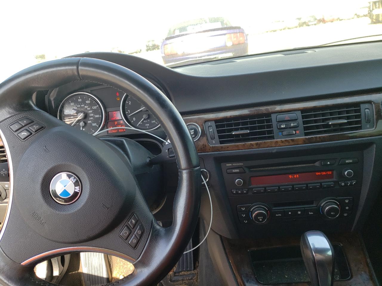 Photo 9 from auction – 2011 BMW 328 I with VIN WBADW3C50BE539892