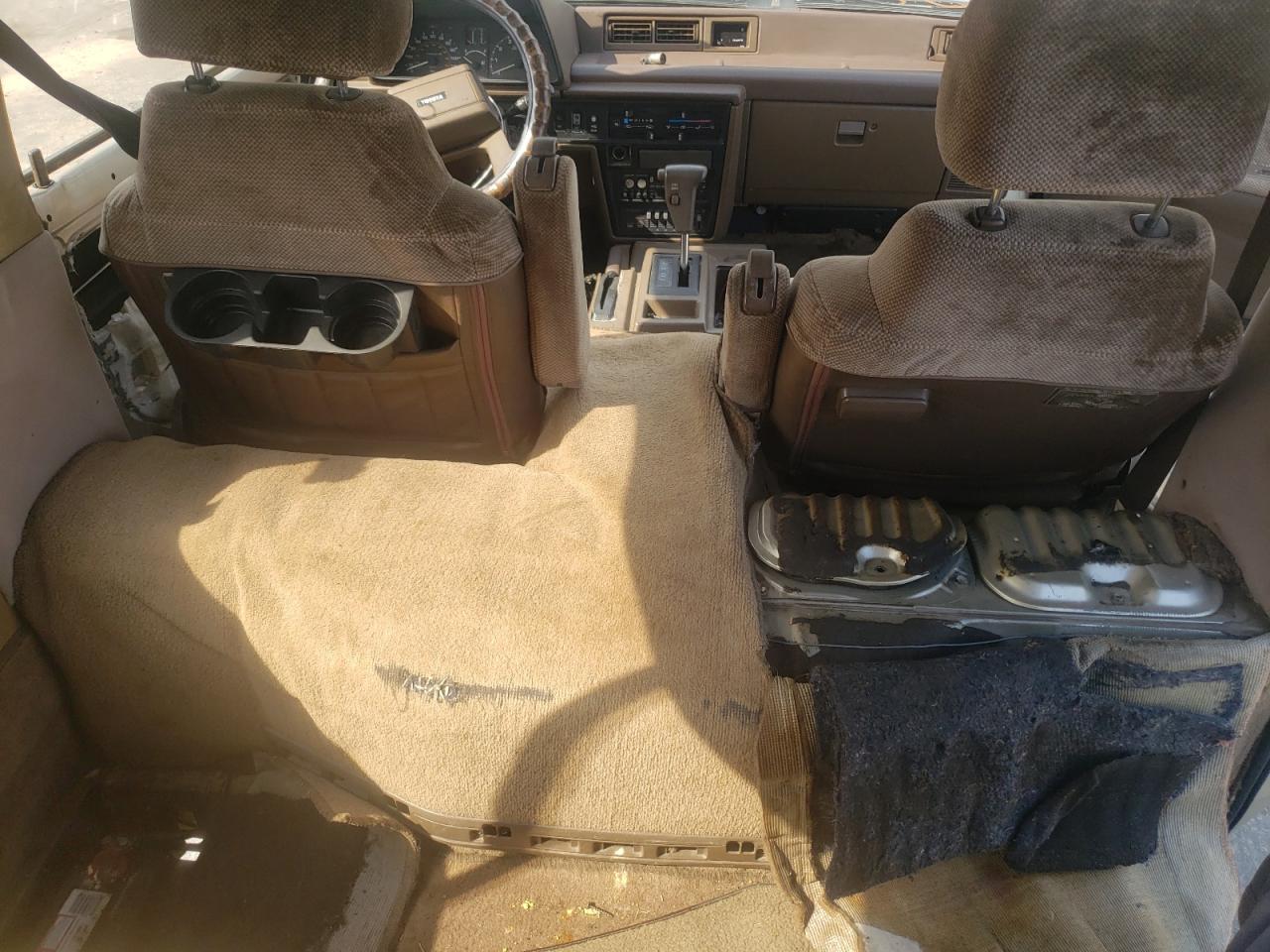 Photo 7 from auction – 1986 TOYOTA VAN with VIN JT3YR26W8G5013497