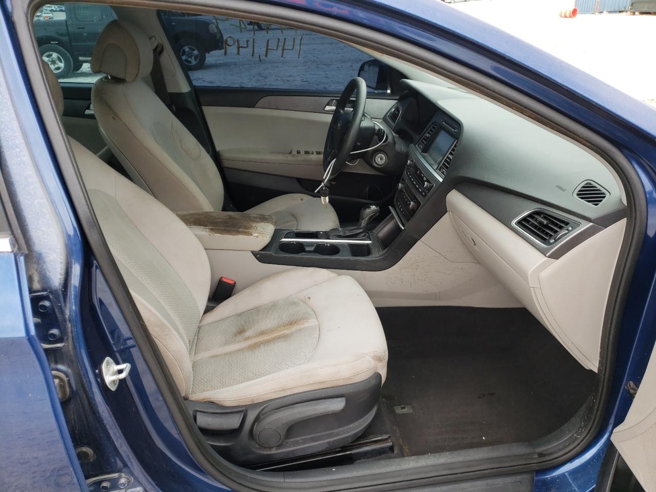 Photo 5 from auction – 2016 HYUNDAI SONATA SE with VIN 5NPE24AF1GH376939