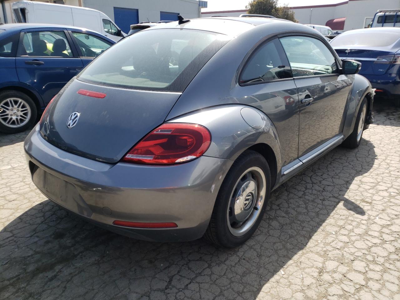 Photo 4 from auction – 2012 VOLKSWAGEN BEETLE with VIN 3VWJP7AT7CM633255