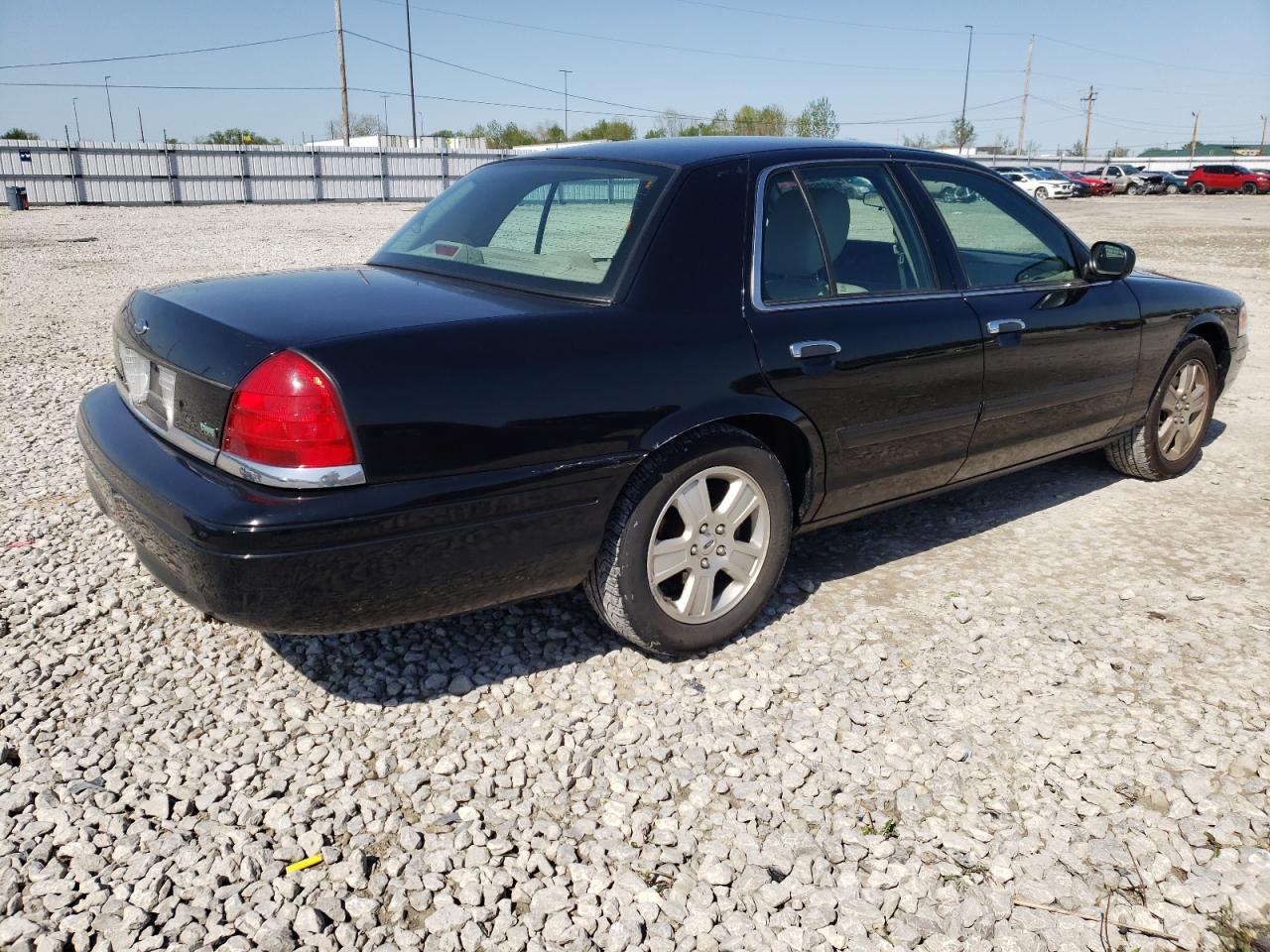 Photo 4 from auction – 2011 FORD CROWN VICT with VIN 2FABP7EV9BX174869