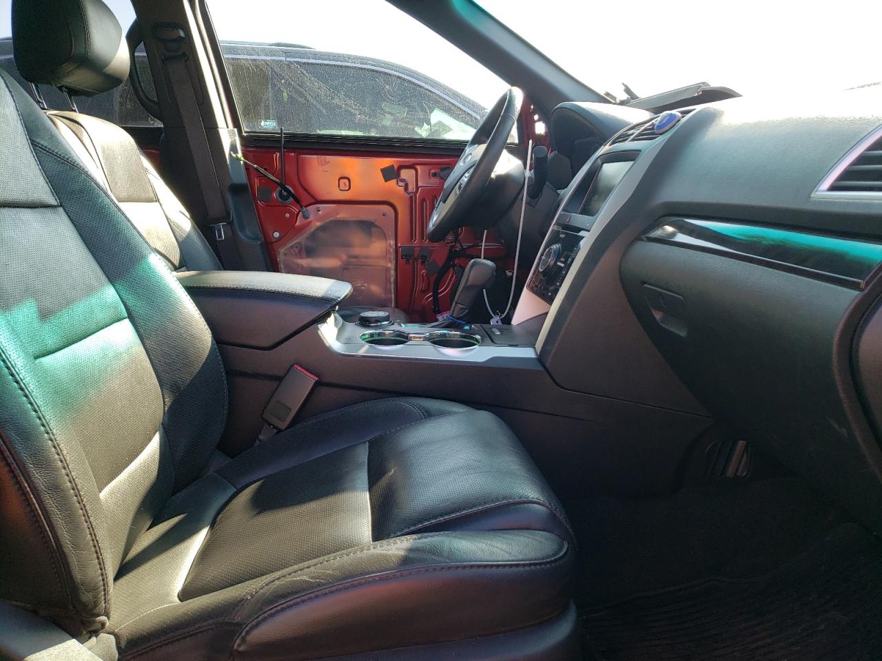 Photo 5 from auction – 2014 FORD EXPLORER L with VIN 1FM5K8F85EGC57869