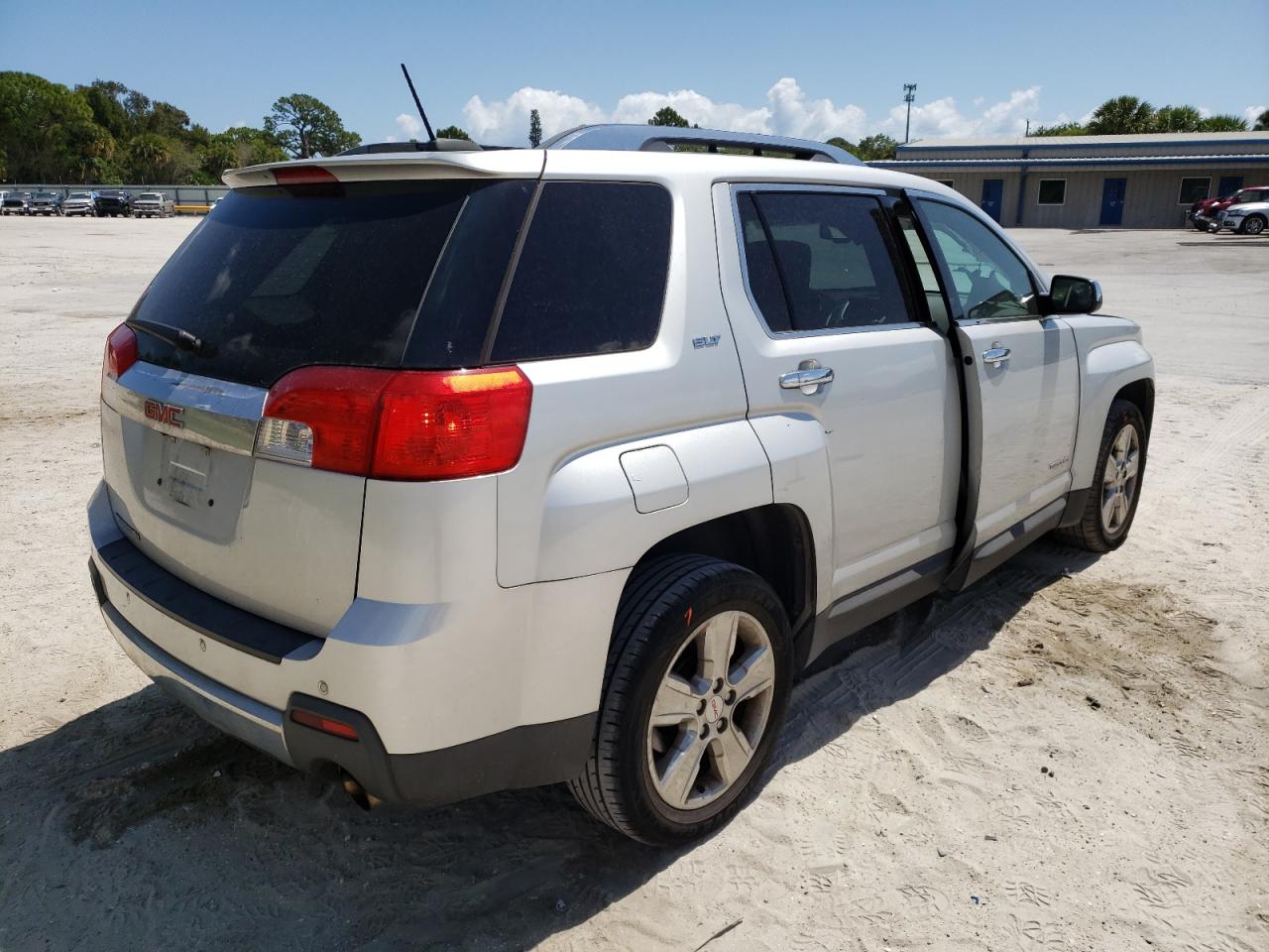 Photo 4 from auction – 2015 GMC TERRAIN SL with VIN 2GKFLTE38F6111115