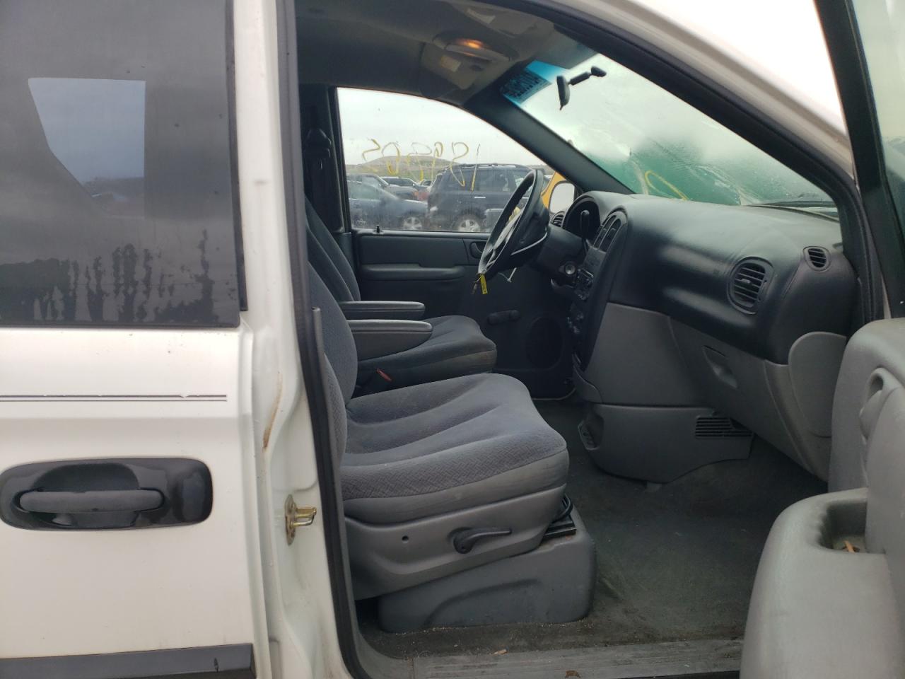 Photo 5 from auction – 2004 DODGE GRAND CARA with VIN 1D4GP24RX4B599355